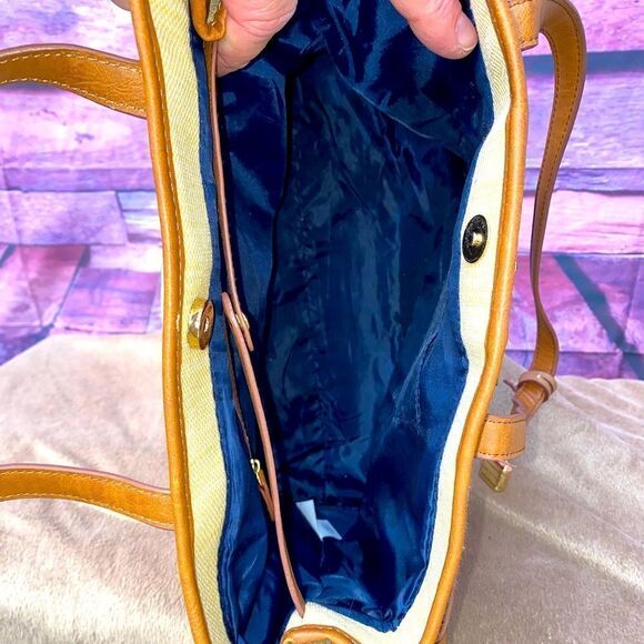 NWOT Tommy Hilfiger purse - Picture 6 of 7